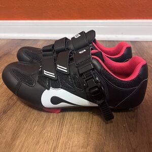 Peloton Size 40 Cycling Shoes